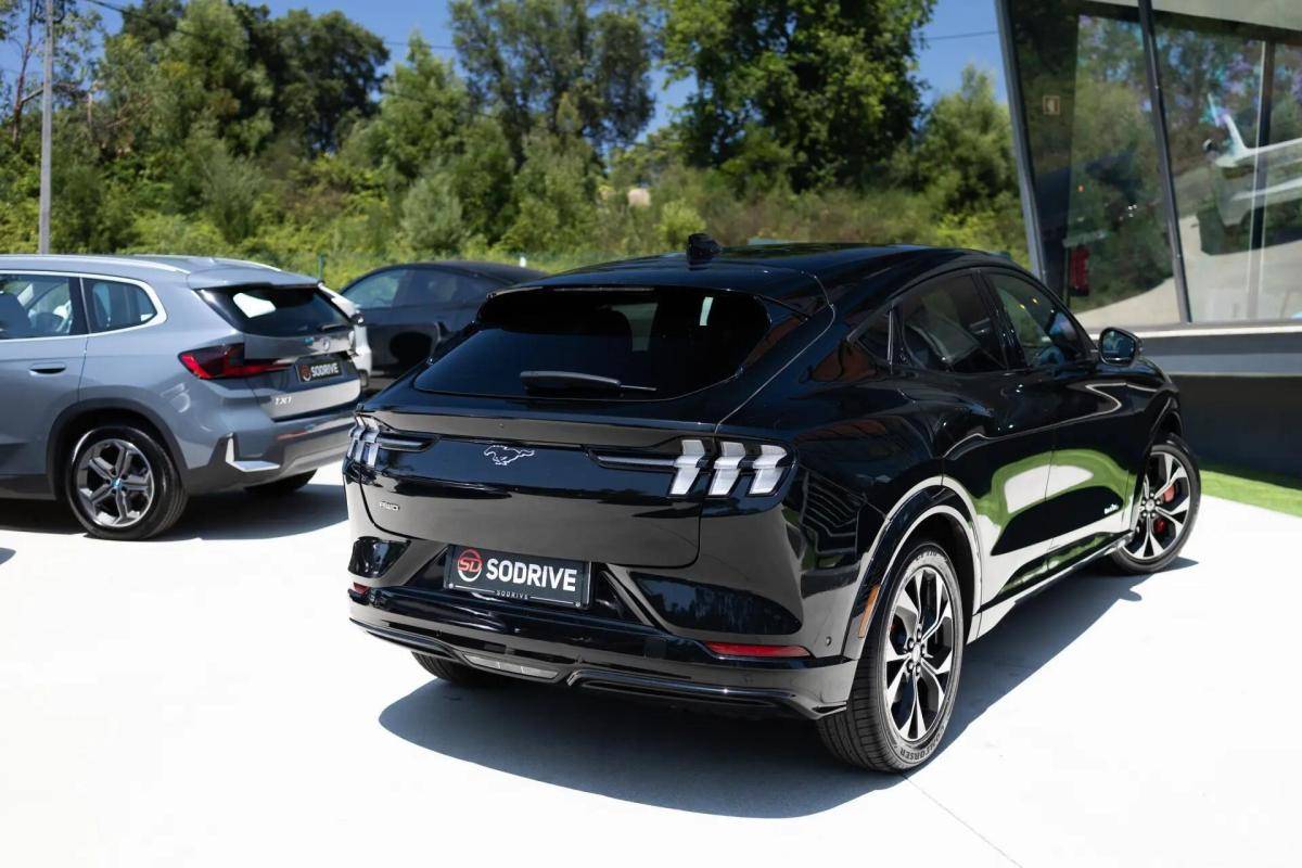 ford-mustang-mach-e-2023-eletrico-0cc