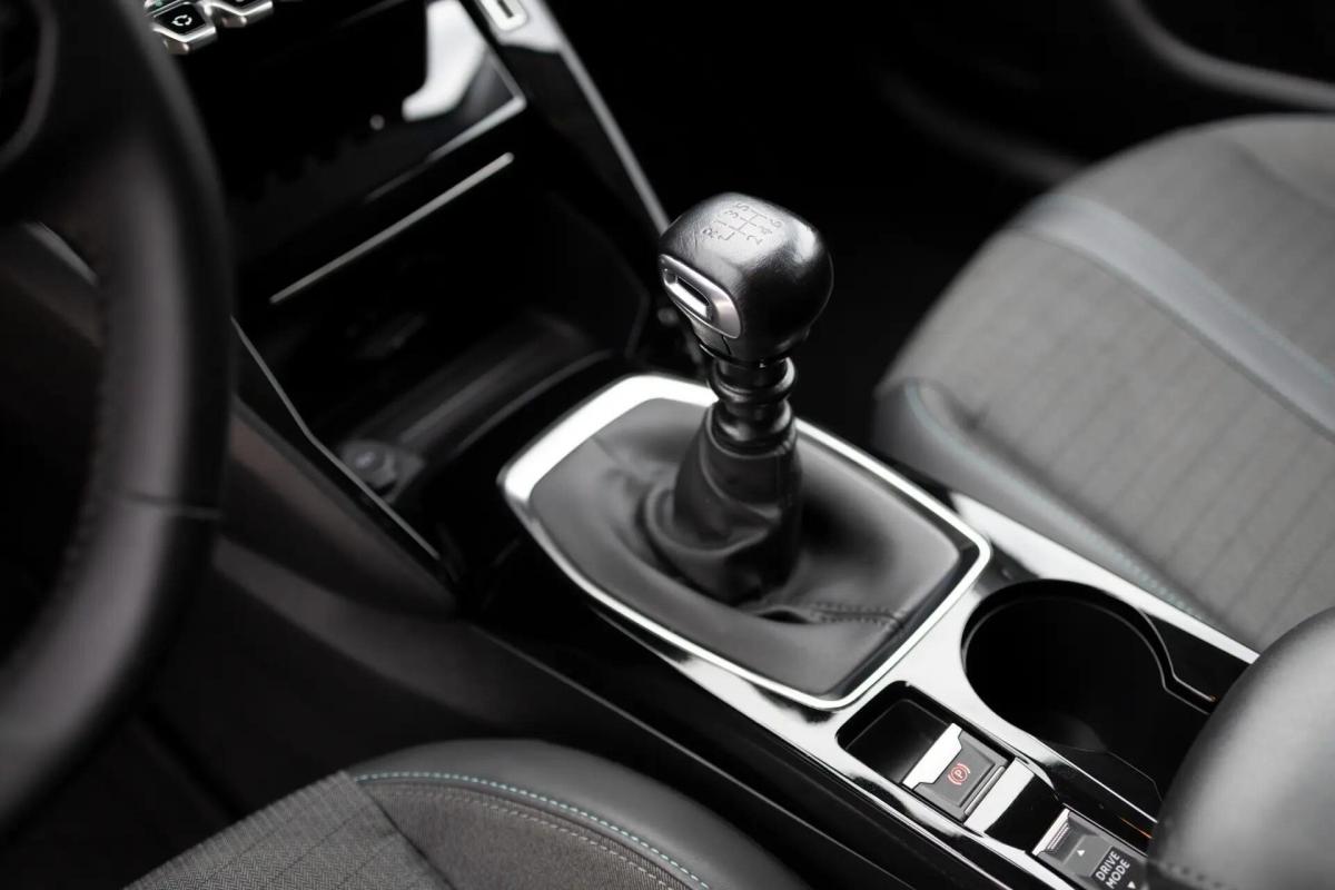 peugeot-208-2023-gasolina-1199cc