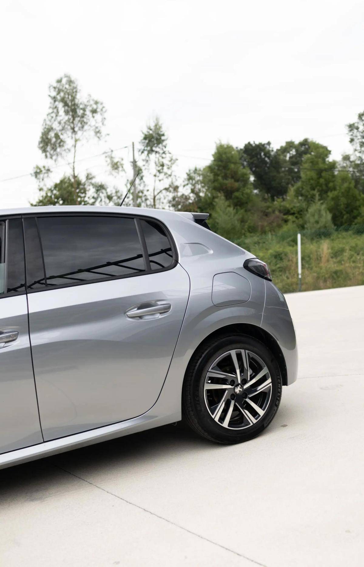 peugeot-208-2023-gasolina-1199cc