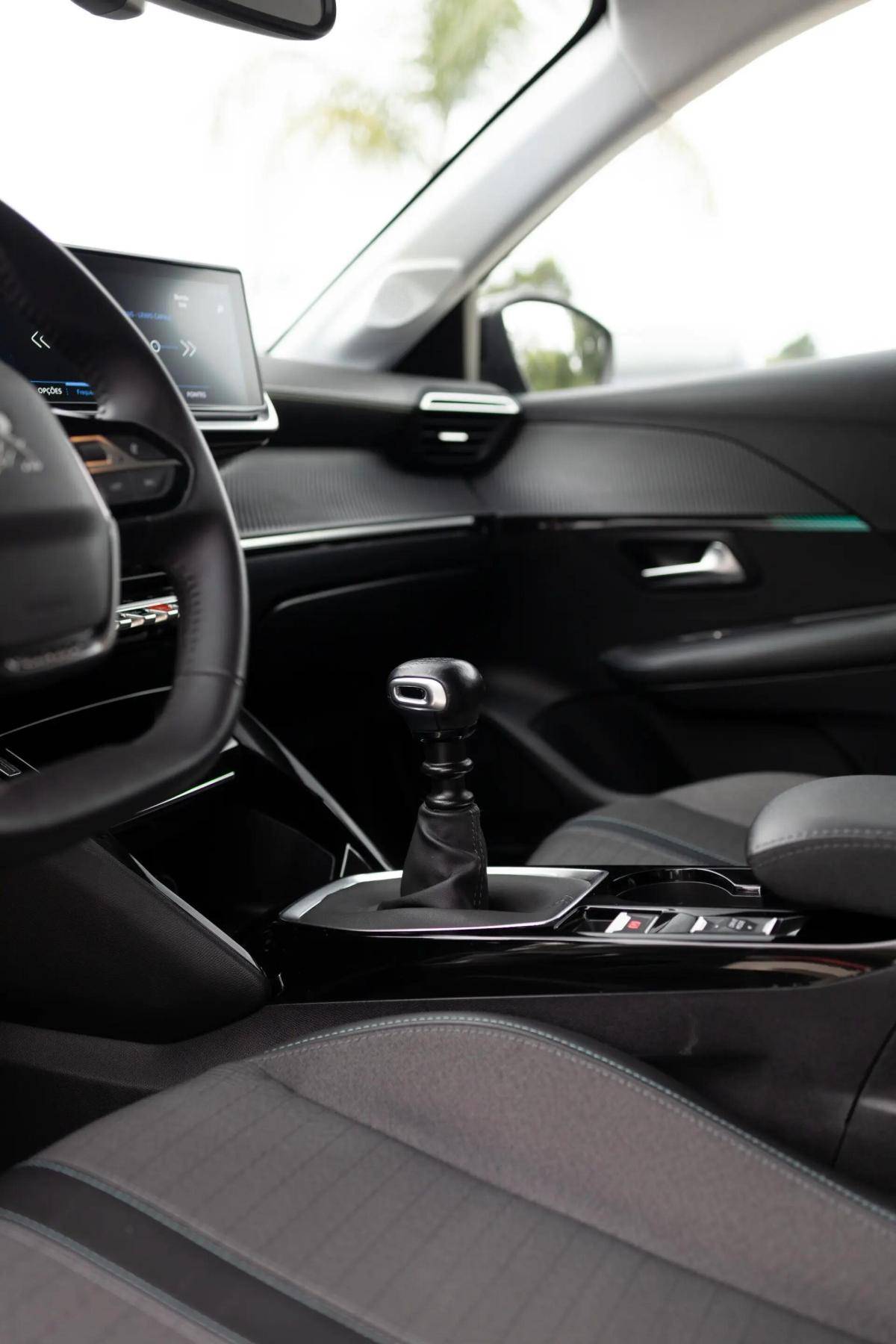 peugeot-208-2023-gasolina-1199cc