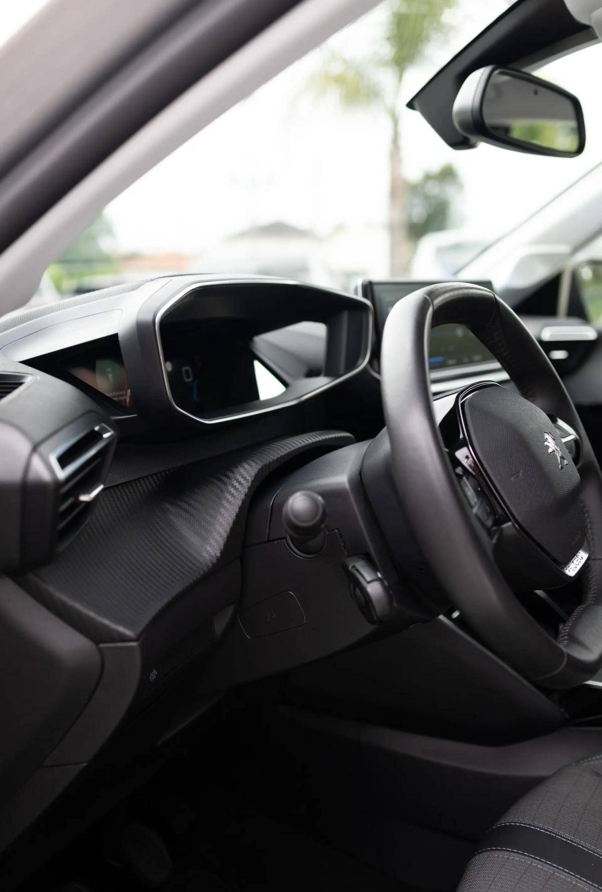 peugeot-208-2023-gasolina-1199cc