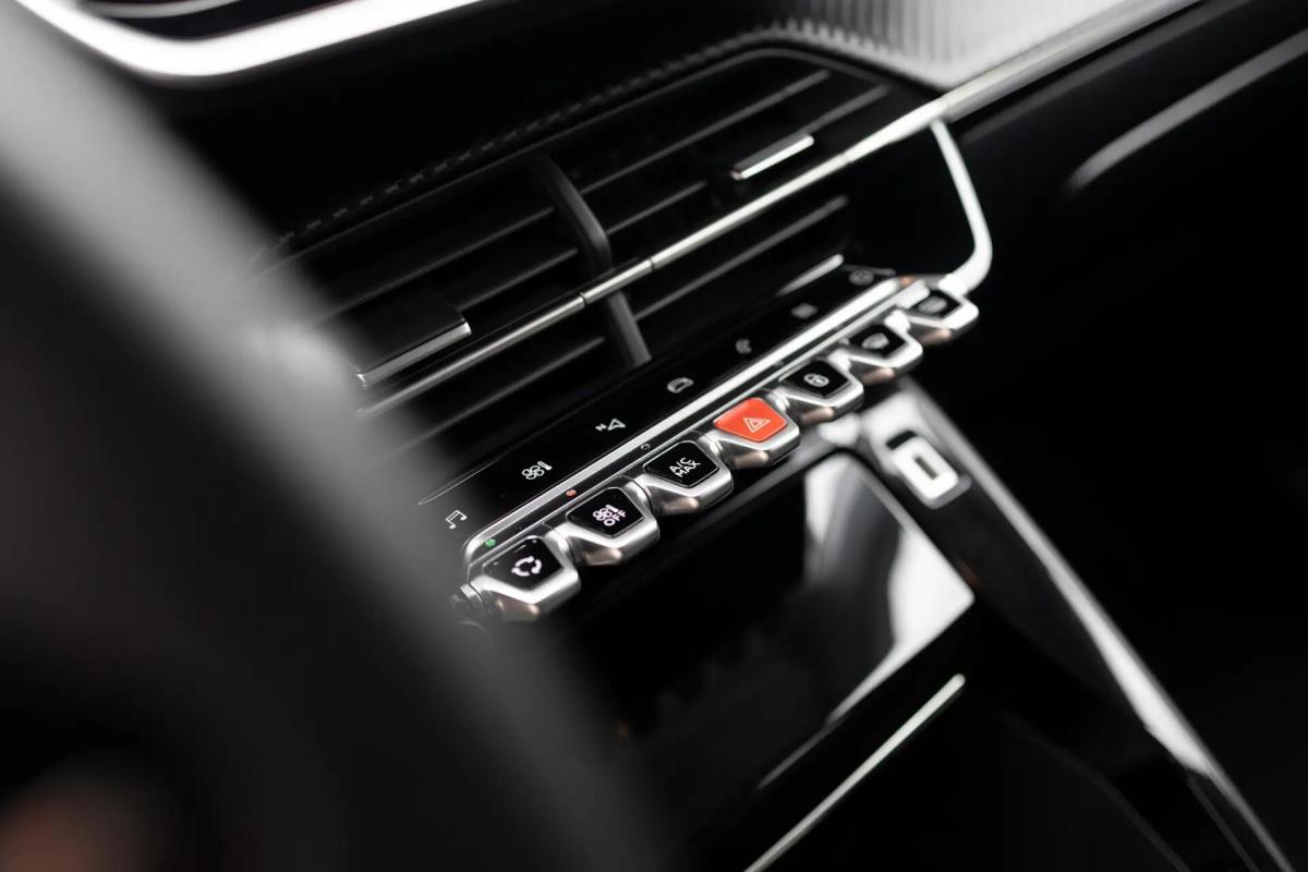 peugeot-208-2023-gasolina-1199cc