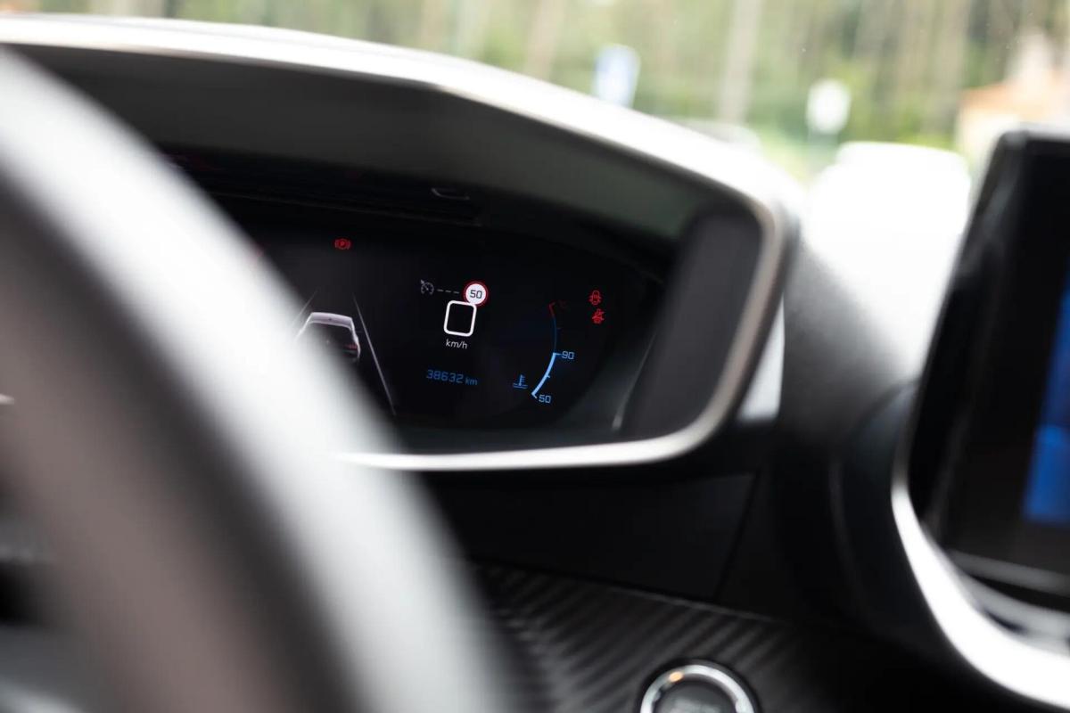 peugeot-208-2023-gasolina-1199cc