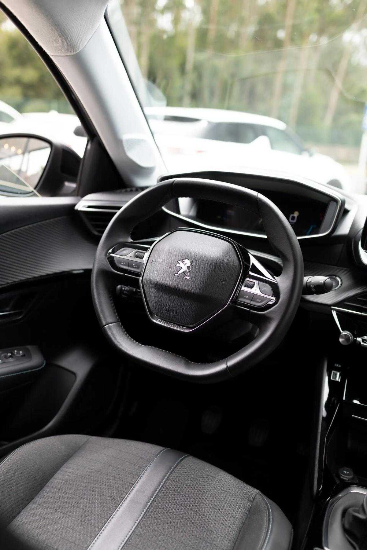 peugeot-208-2023-gasolina-1199cc