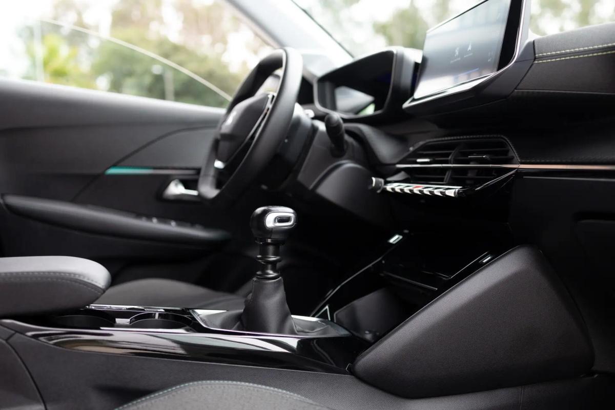 peugeot-208-2023-gasolina-1199cc