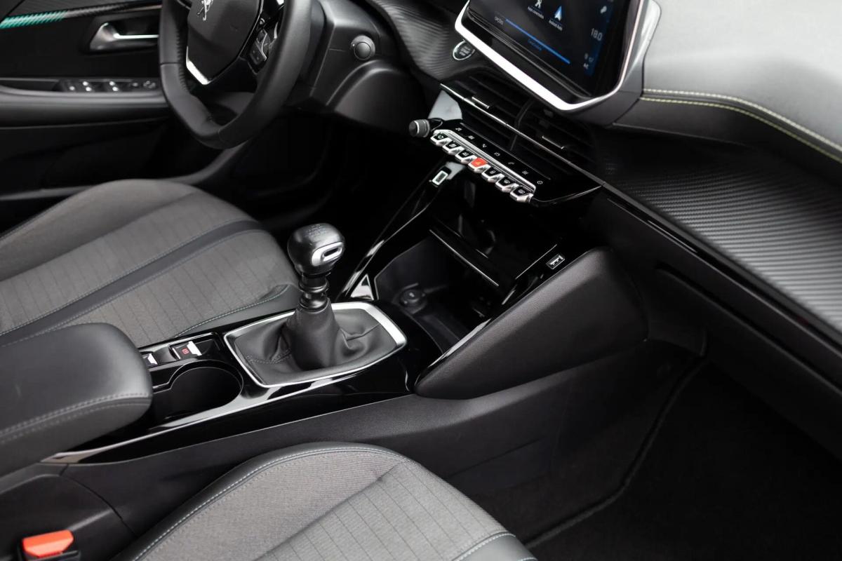 peugeot-208-2023-gasolina-1199cc