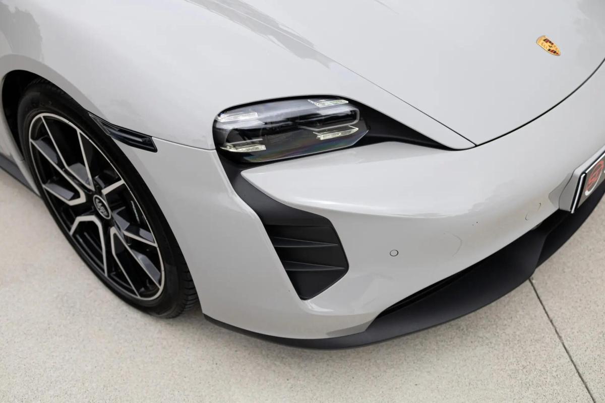porsche-taycan-2023-eletrico-0cc