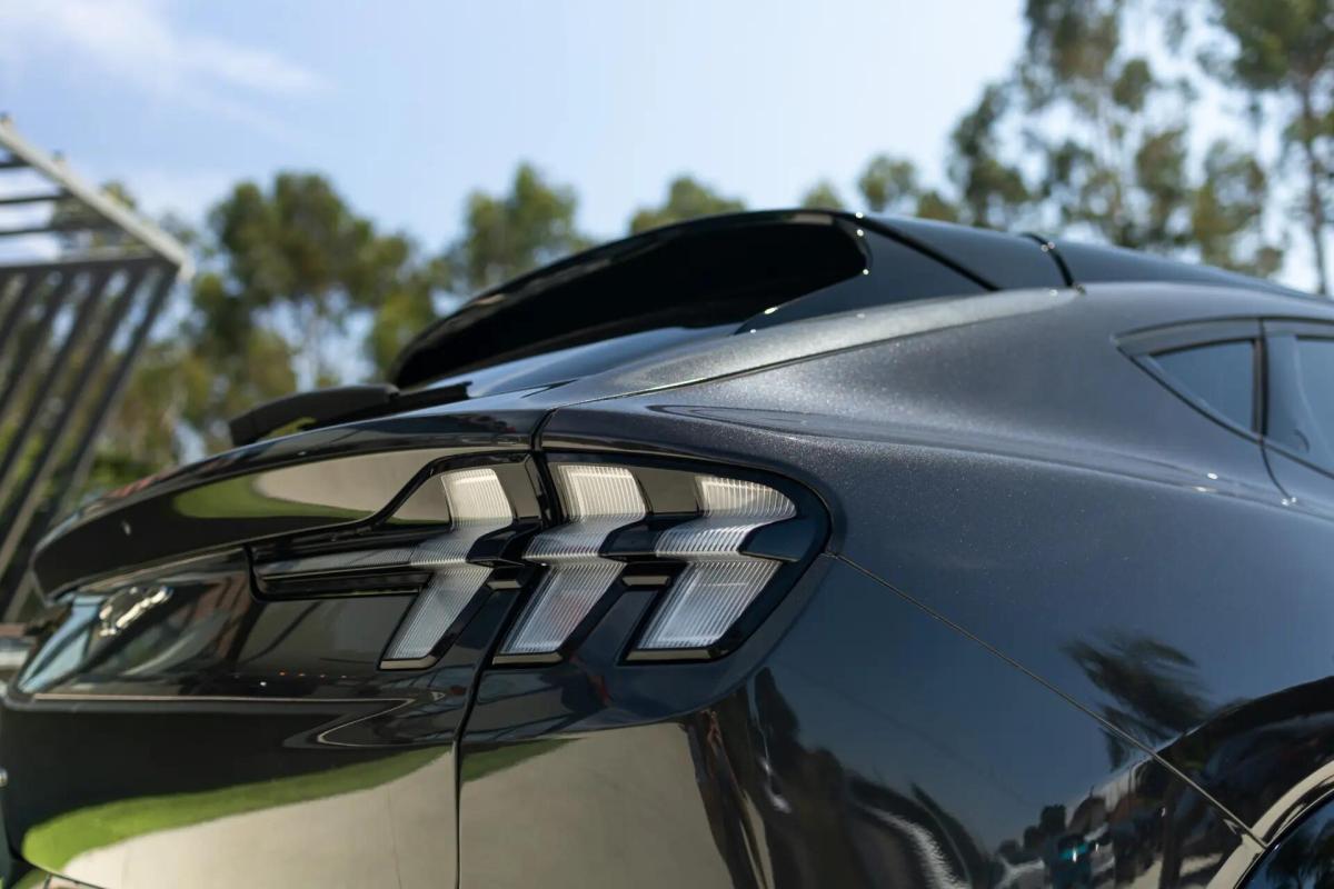 ford-mustang-mach-e-2021-eletrico-0cc