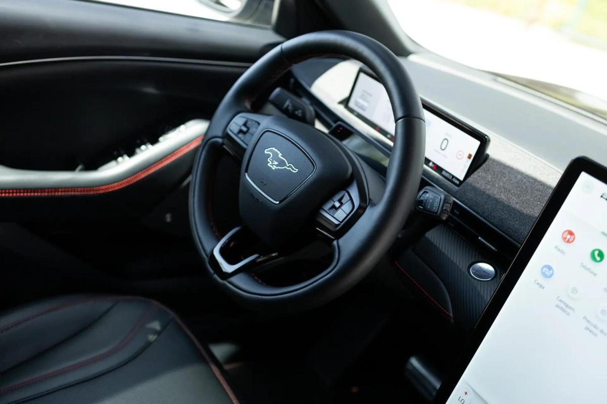 ford-mustang-mach-e-2021-eletrico-0cc