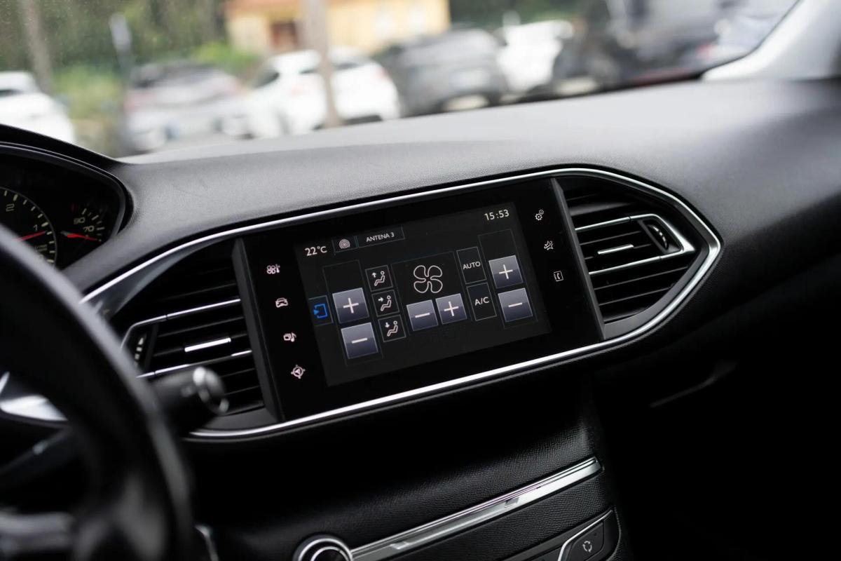 peugeot-308-sw-2015-diesel-1560cc