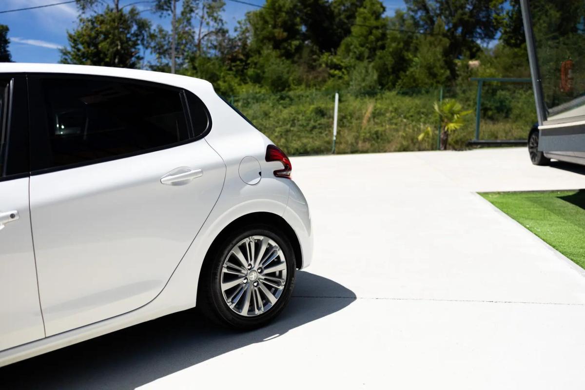 peugeot-208-2017-diesel-1560cc