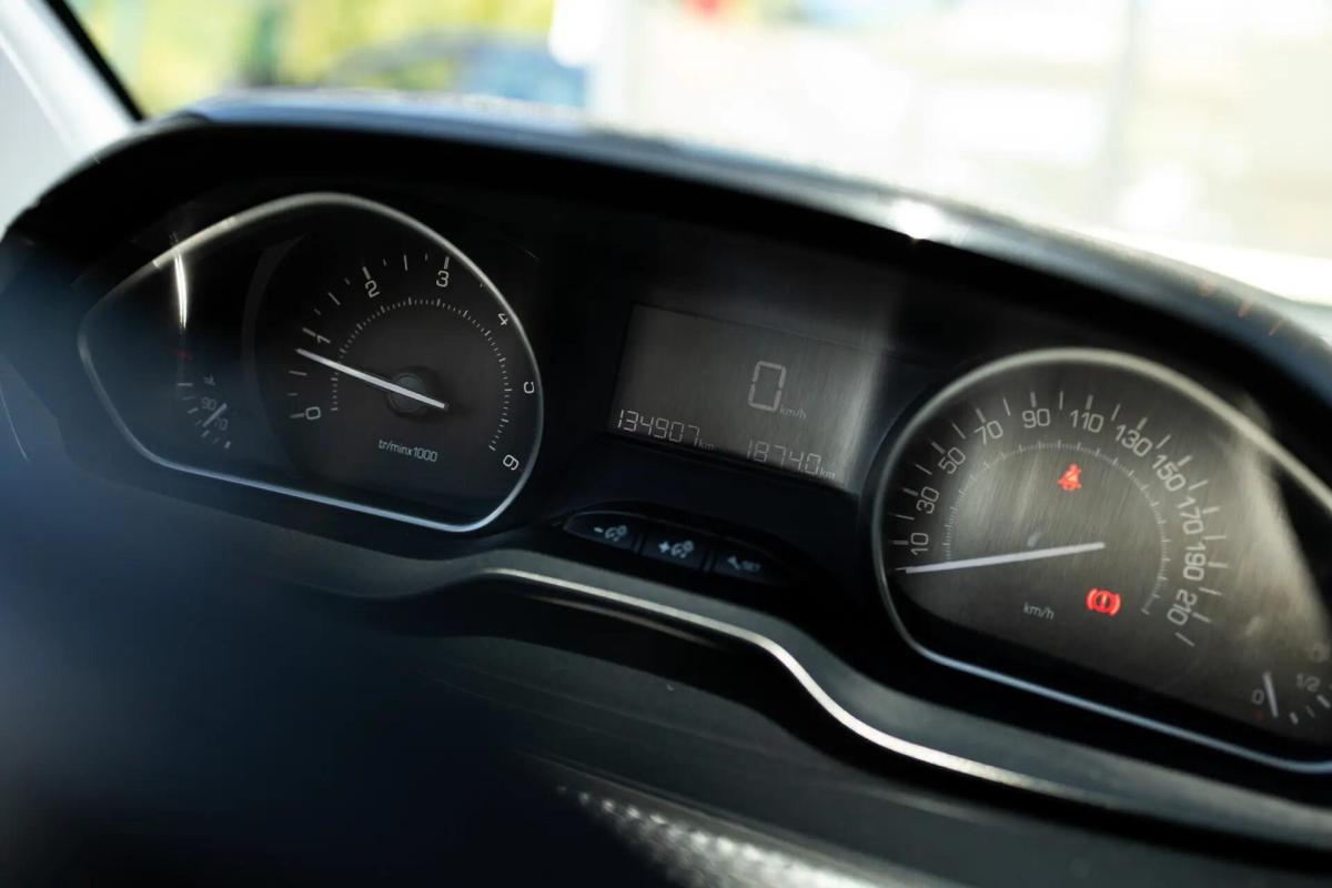peugeot-208-2017-diesel-1560cc