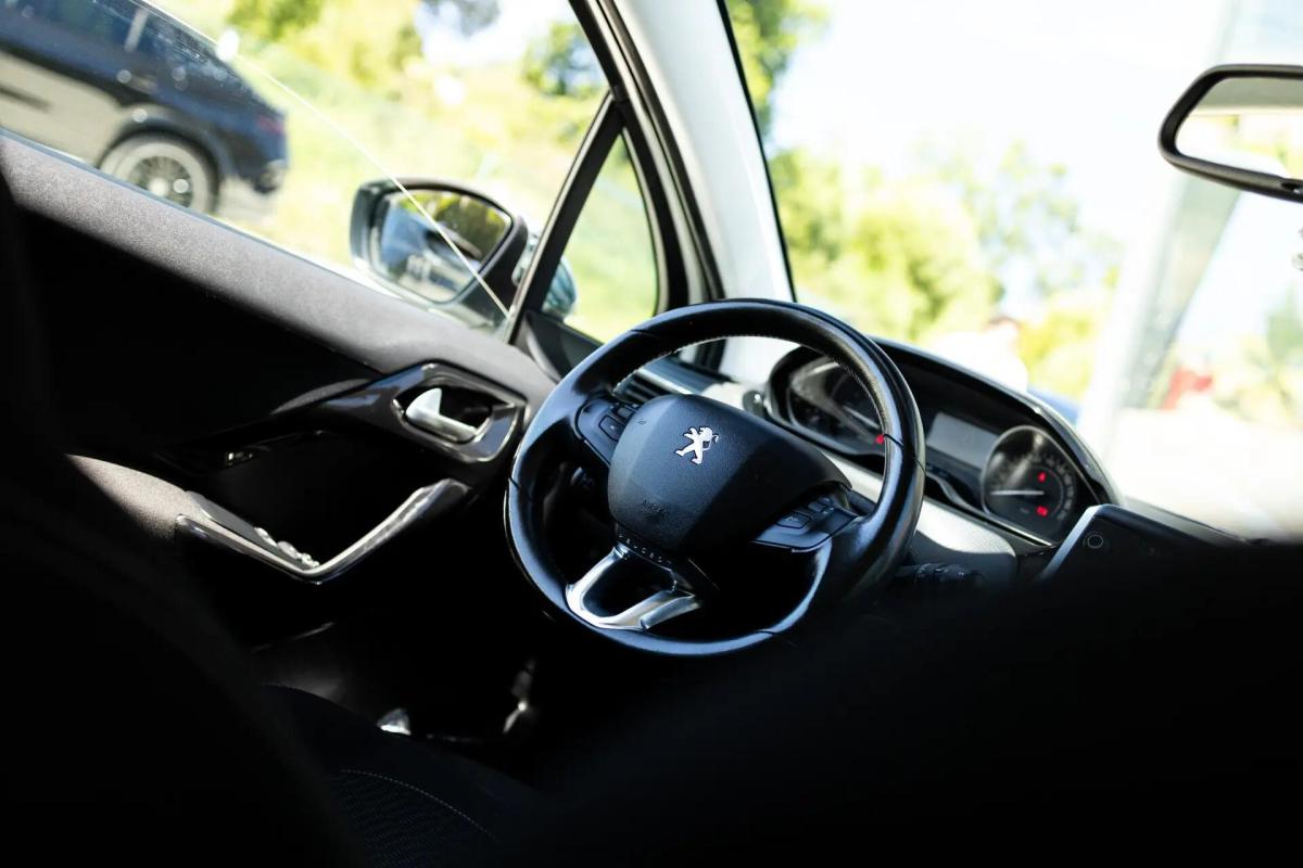 peugeot-208-2017-diesel-1560cc