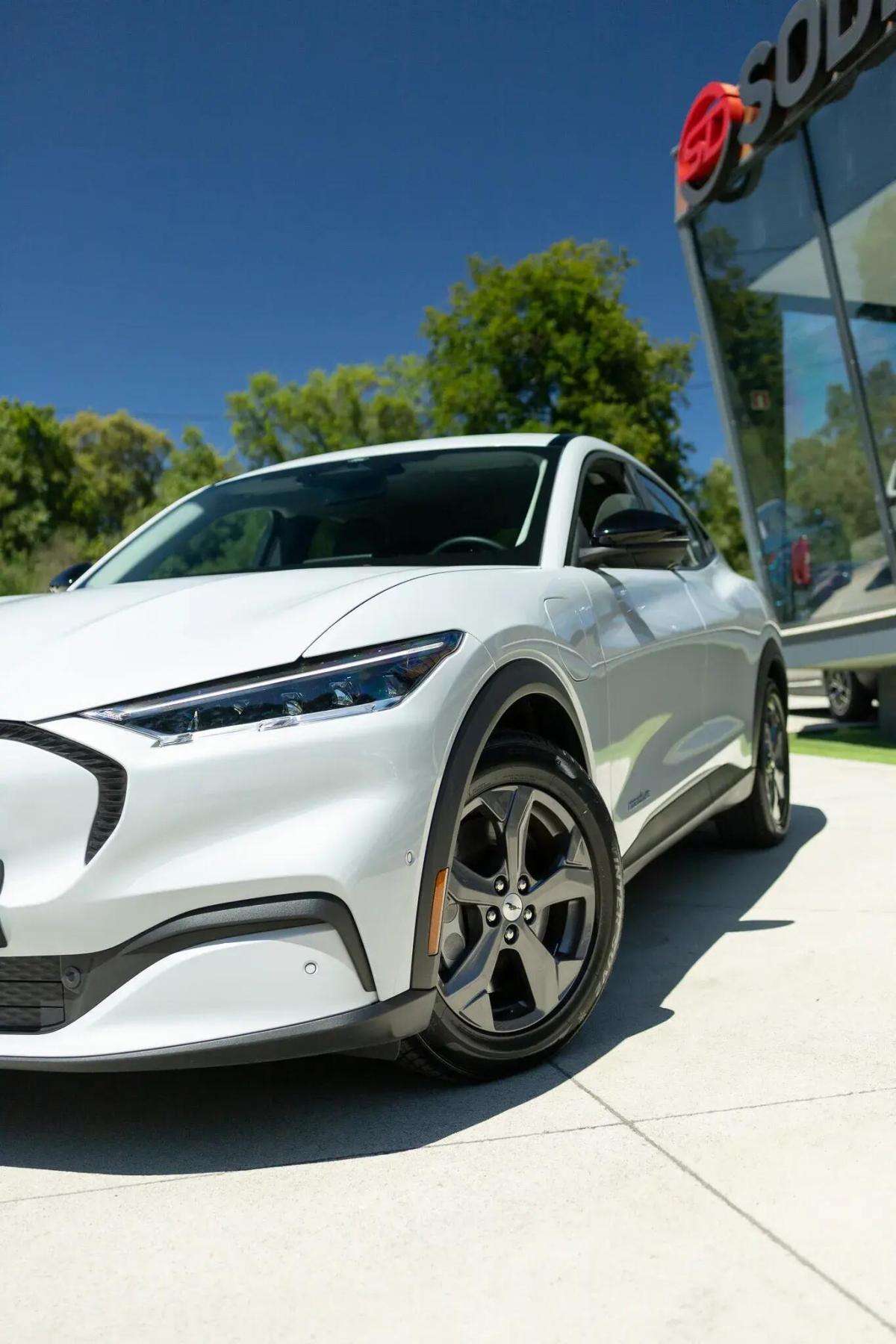 ford-mustang-mach-e-2023-eletrico-0cc