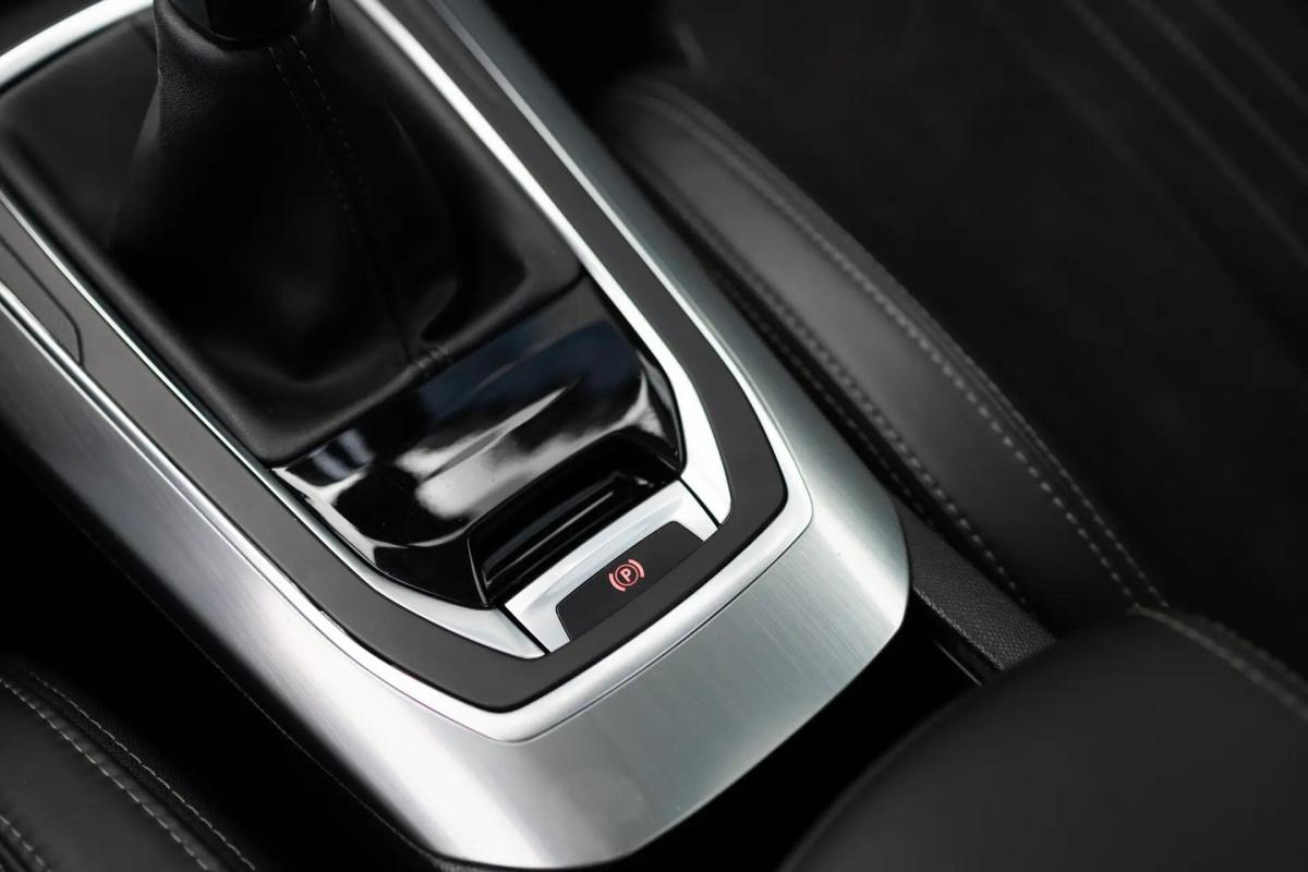 peugeot-308-sw-2015-diesel-1560cc