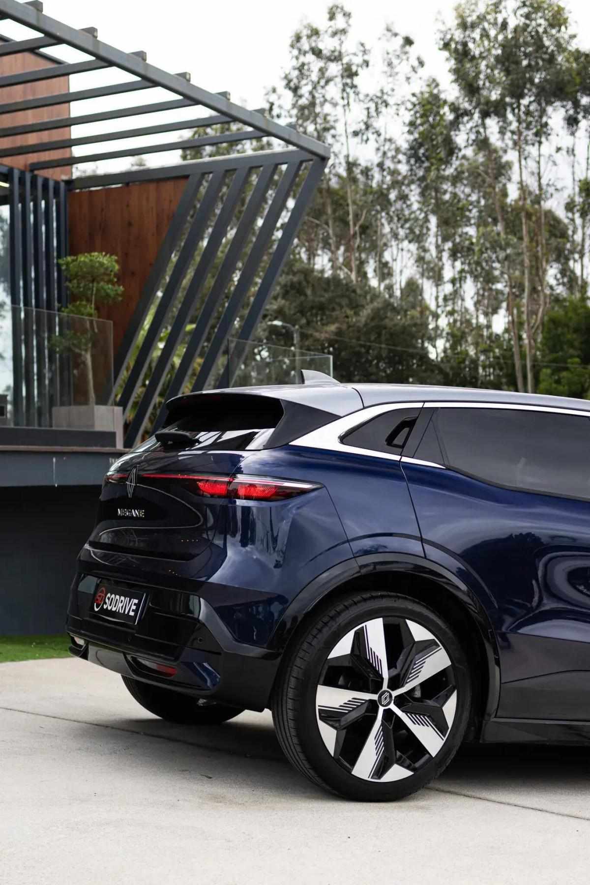 renault-megane-e-tech-2022-eletrico-0cc