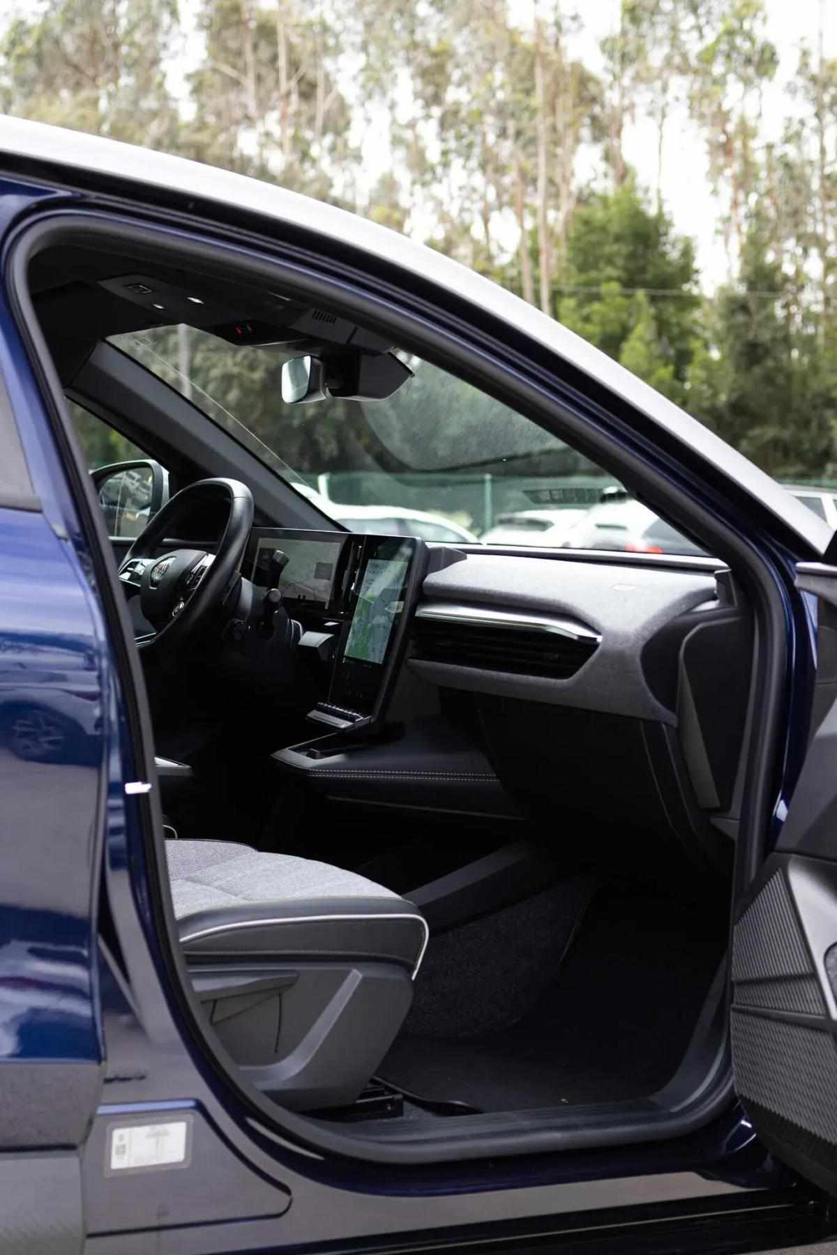 renault-megane-e-tech-2022-eletrico-0cc