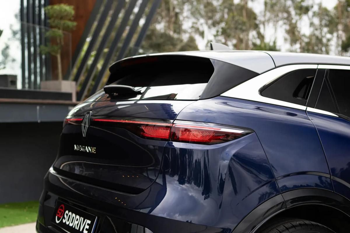 renault-megane-e-tech-2022-eletrico-0cc