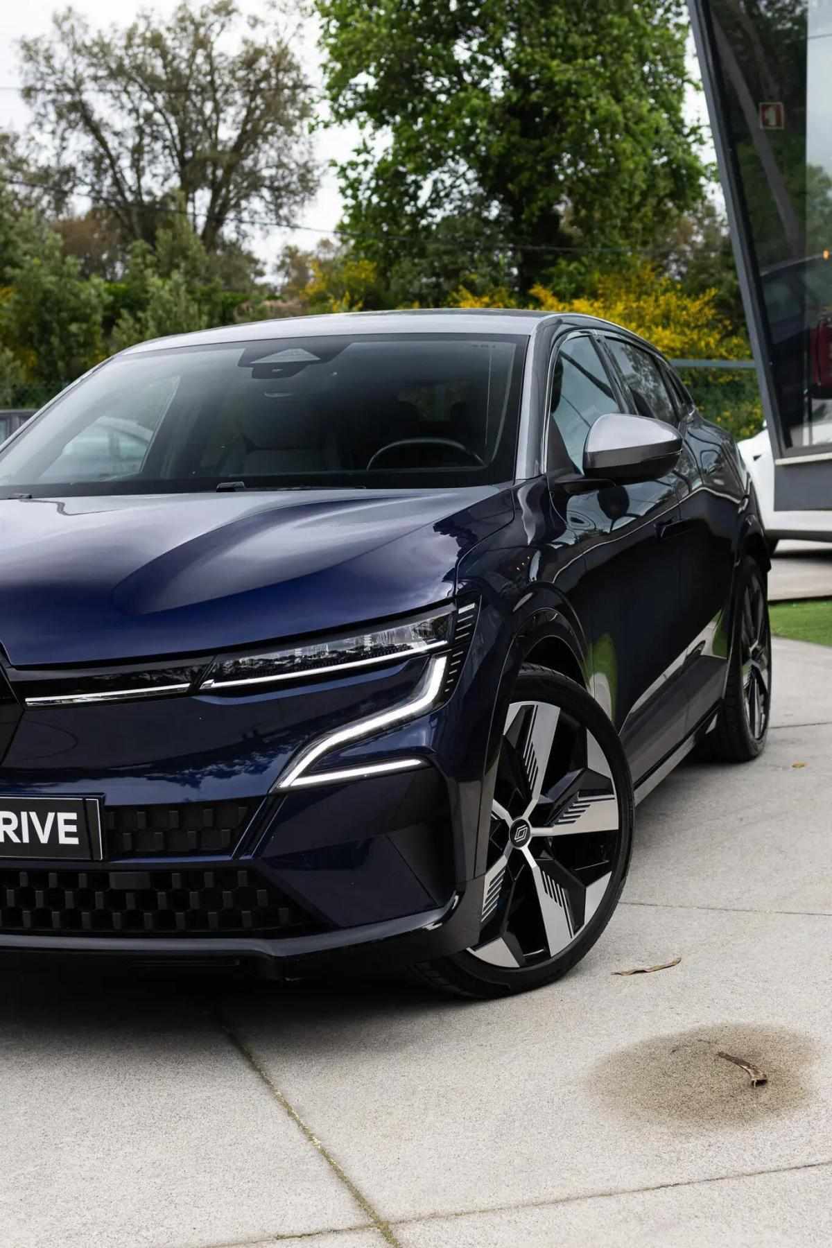renault-megane-e-tech-2022-eletrico-0cc