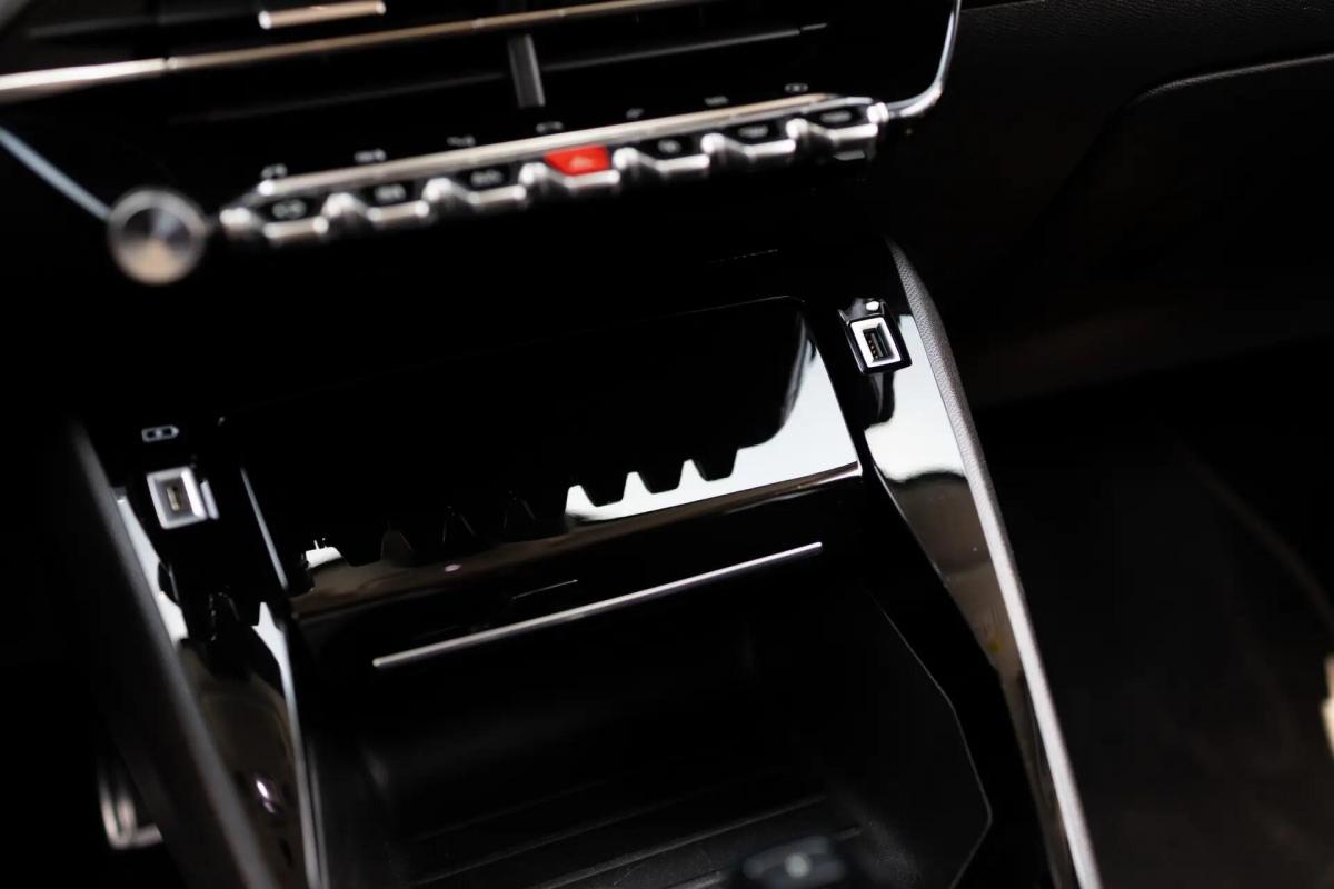 peugeot-e-2008-2021-eletrico-0cc