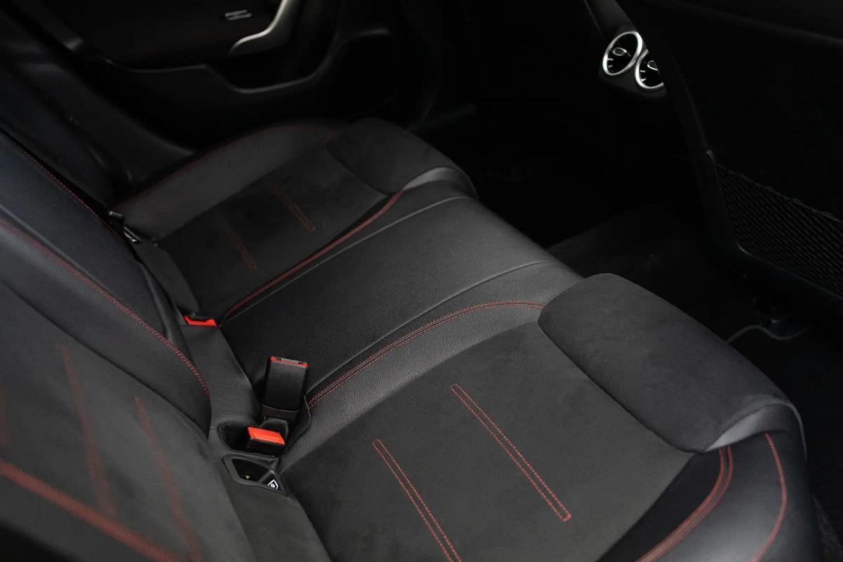 mercedes-benz-cla-220-d-2019-diesel-1950cc