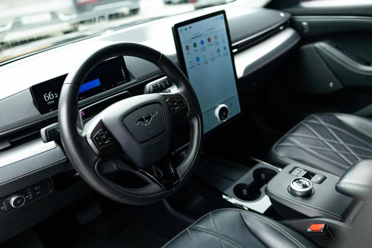 ford-mustang-mach-e-2021-eletrico-0cc