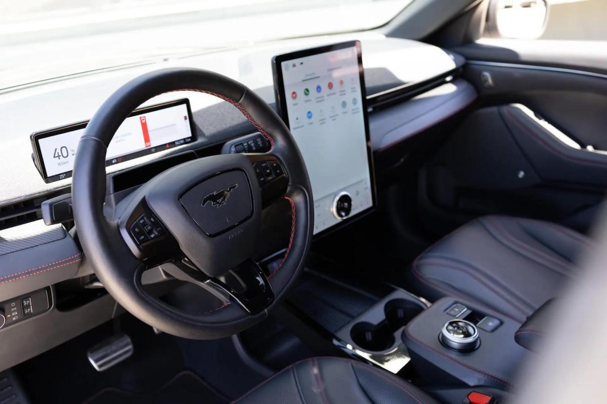 ford-mustang-mach-e-2021-eletrico-0cc