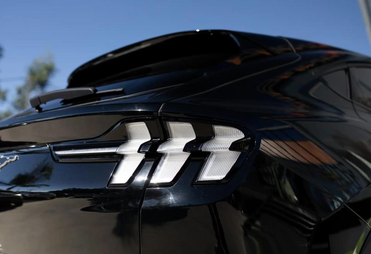 ford-mustang-mach-e-2021-eletrico-0cc