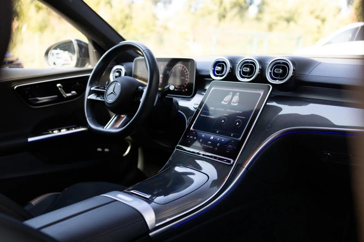 mercedes-benz-classe-c-c-300-e-2023-hibrido-a-gasolina-1999cc