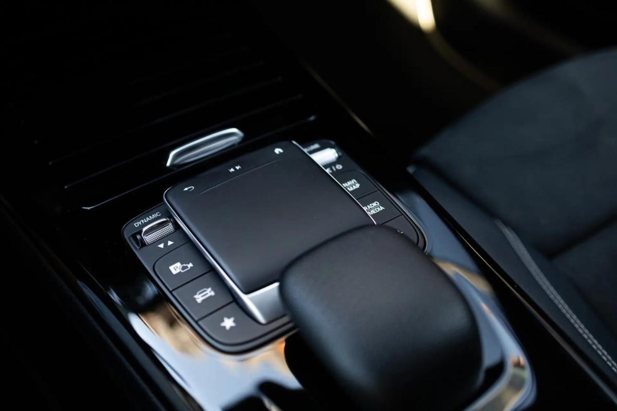 mercedes-benz-cla-250e-2021-hibrido-a-gasolina-1332cc