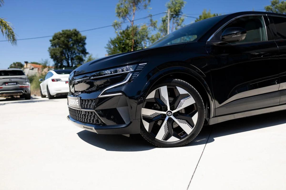 renault-megane-e-tech-2023-eletrico-0cc