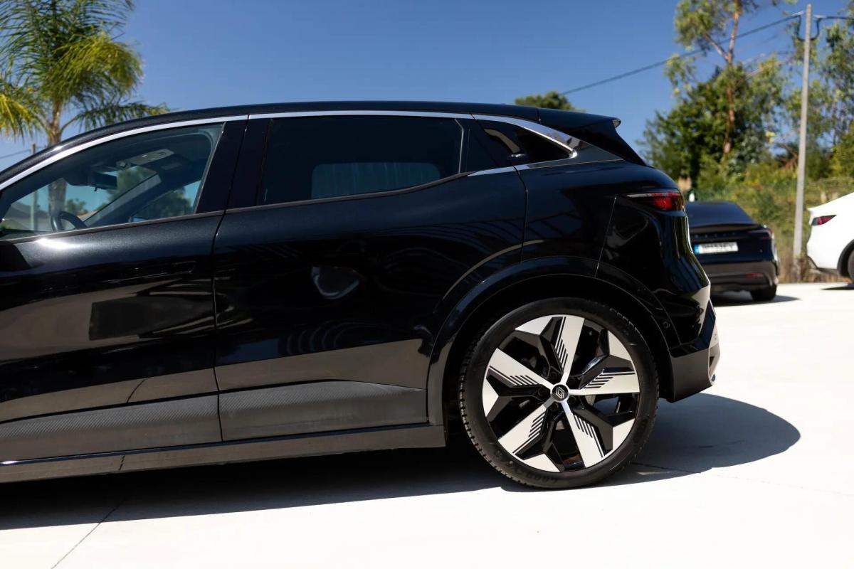 renault-megane-e-tech-2023-eletrico-0cc
