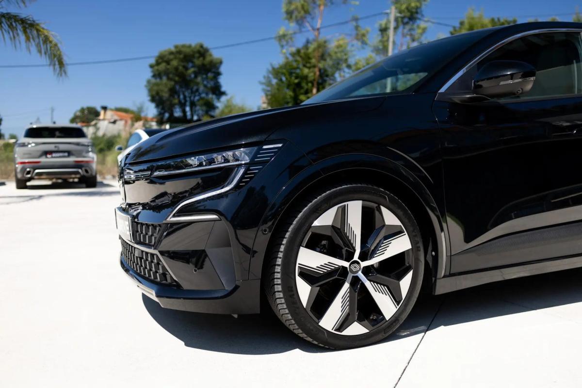 renault-megane-e-tech-2023-eletrico-0cc