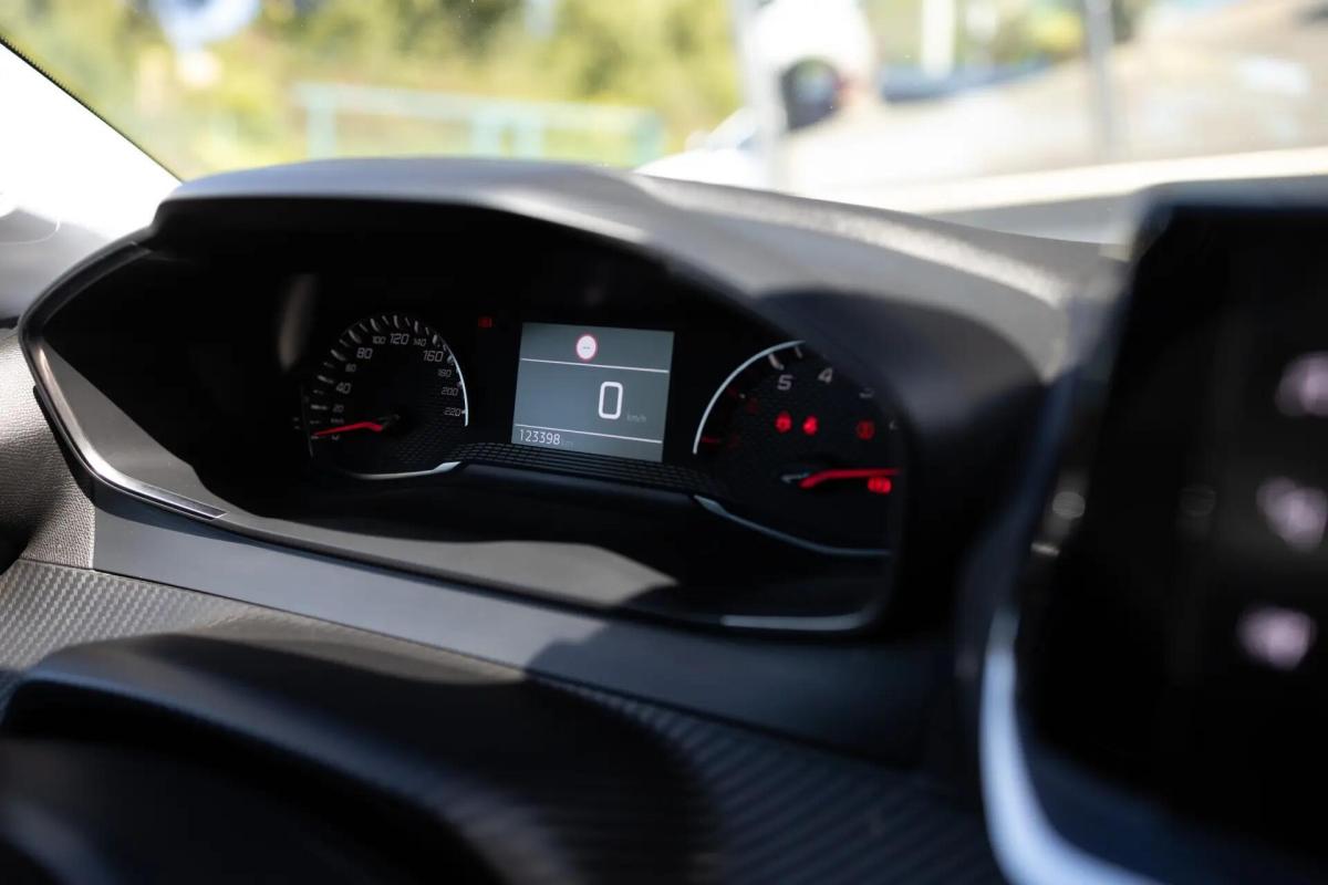 peugeot-208-2021-gasolina-1199cc