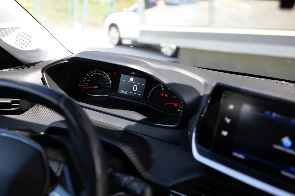 peugeot-208-2021-gasolina-1199cc