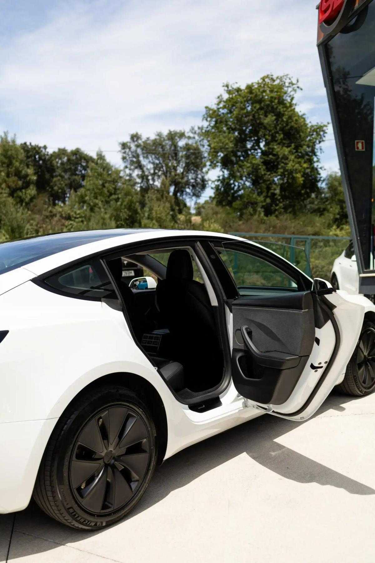 tesla-model-3-2024-eletrico-0cc