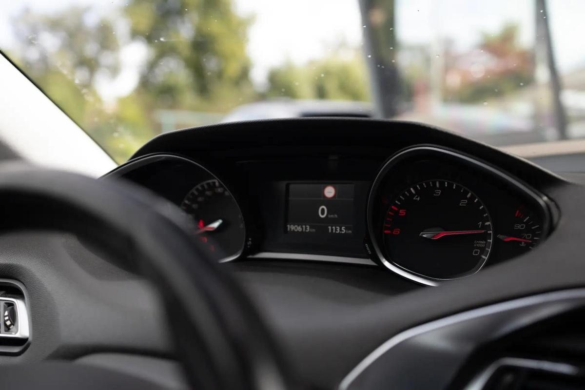 peugeot-308-2018-diesel-1560cc