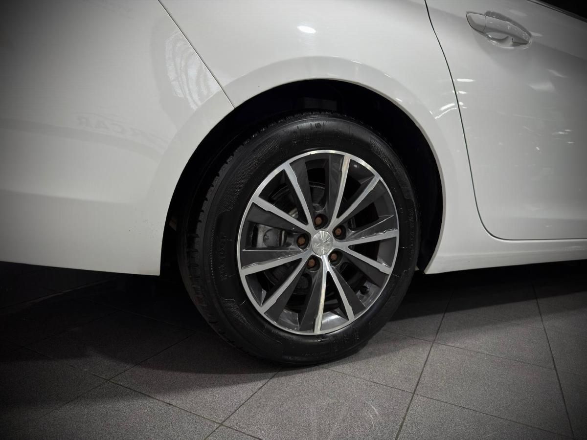 peugeot-308-sw-2015-gasolina-1199cc