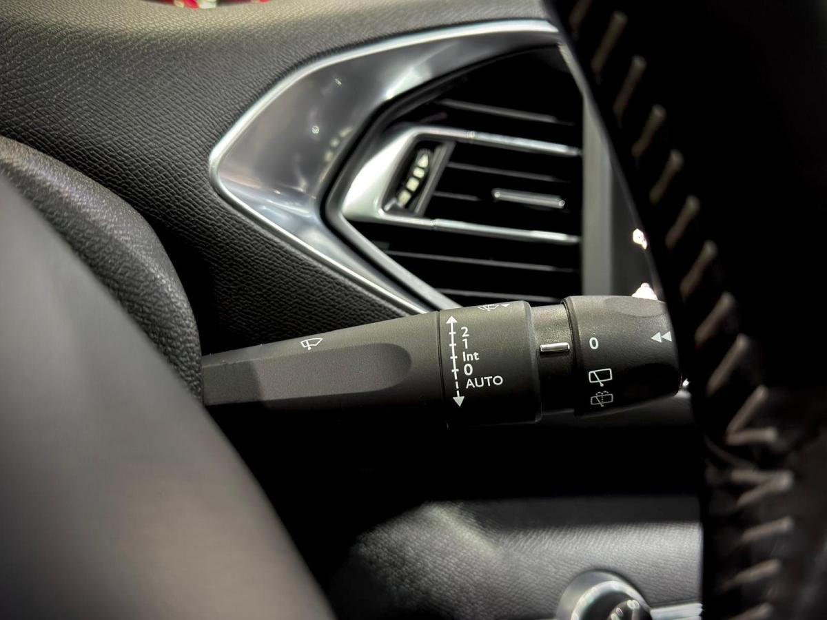 peugeot-308-sw-2015-gasolina-1199cc