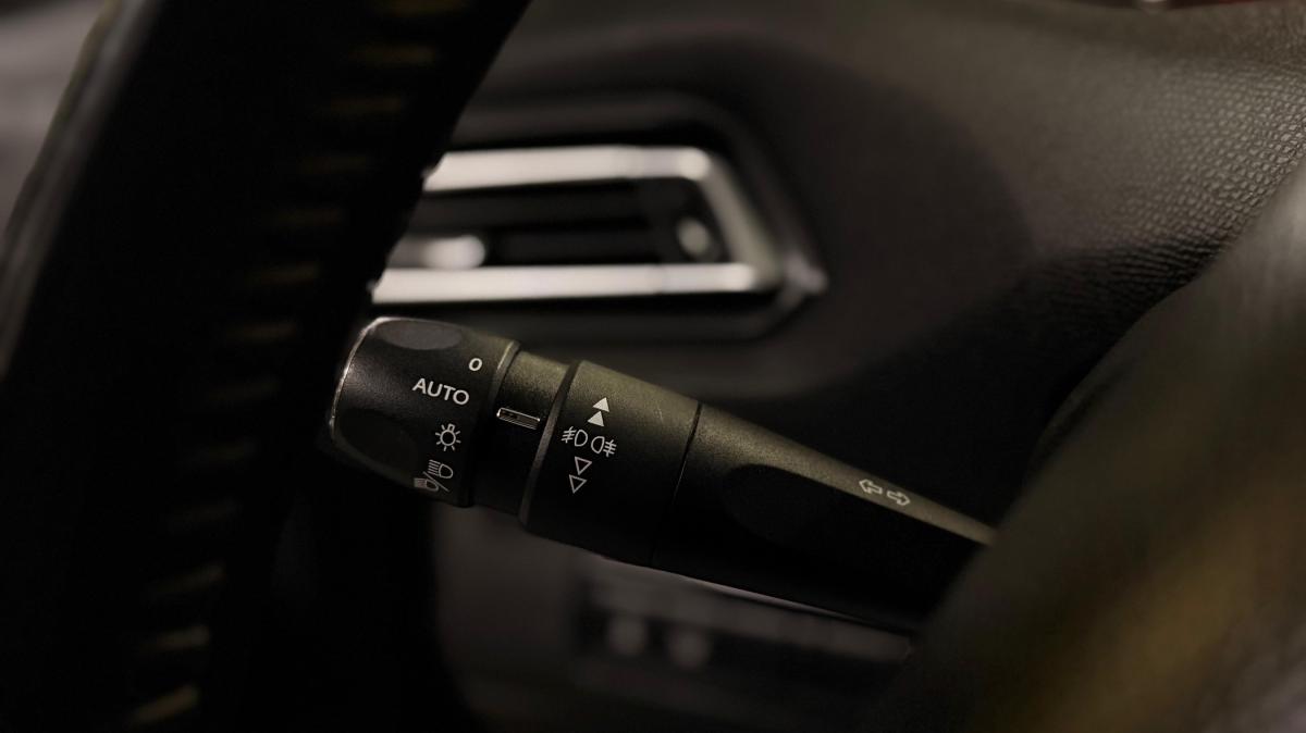 peugeot-308-2015-diesel-1560cc