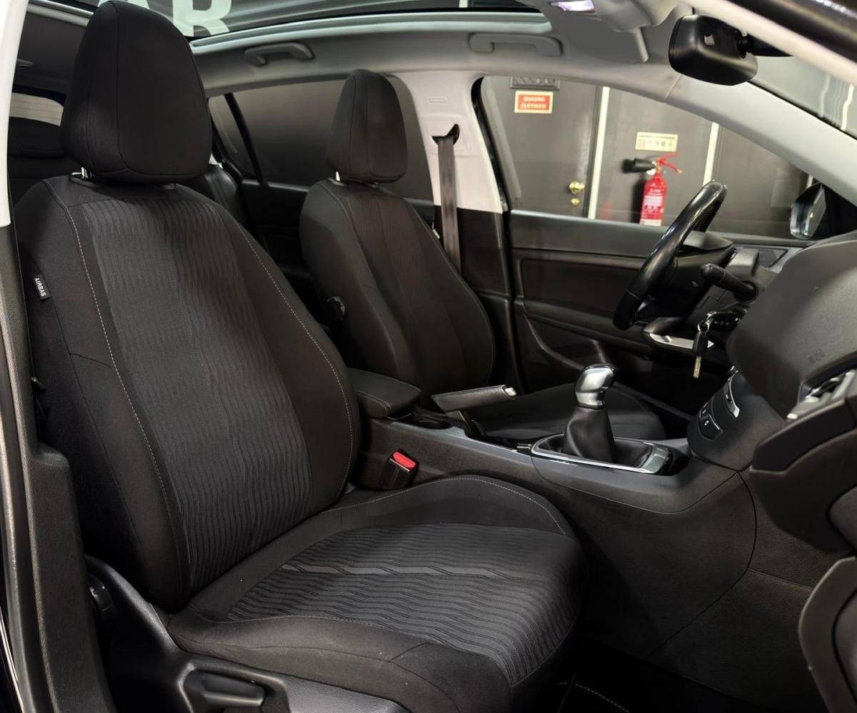 peugeot-308-2017-gasolina-1199cc