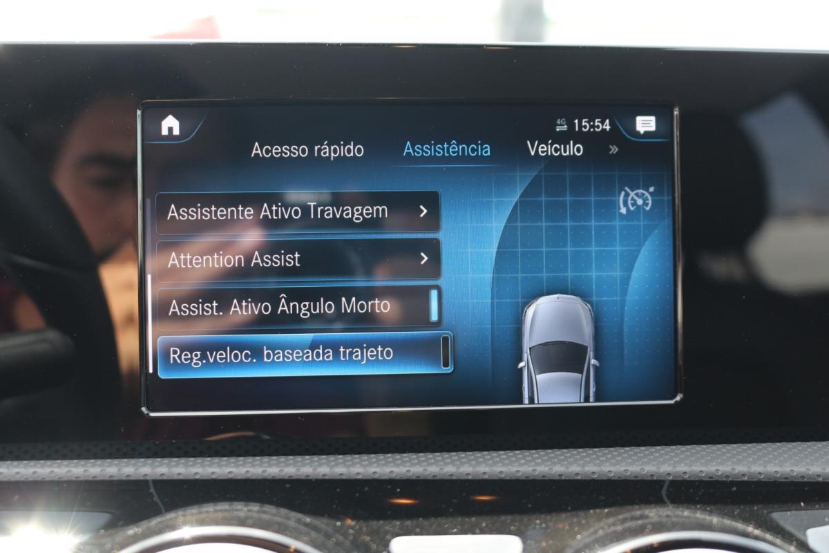 mercedes-benz-classe-a-2022-hibrido-1332cc