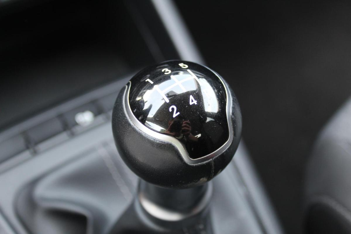 kia-stonic-2023-gasolina-1197cc