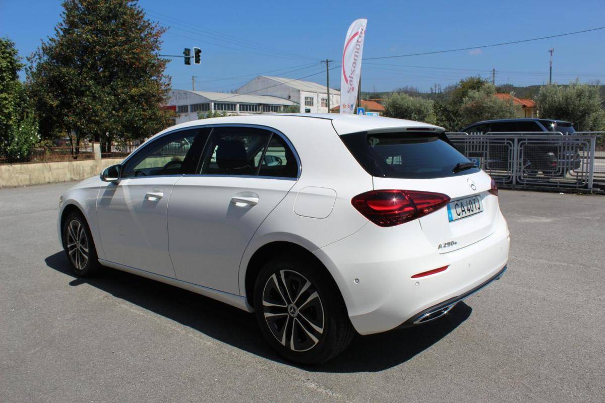 mercedes-benz-classe-a-2024-hibrido-a-gasolina-1332cc