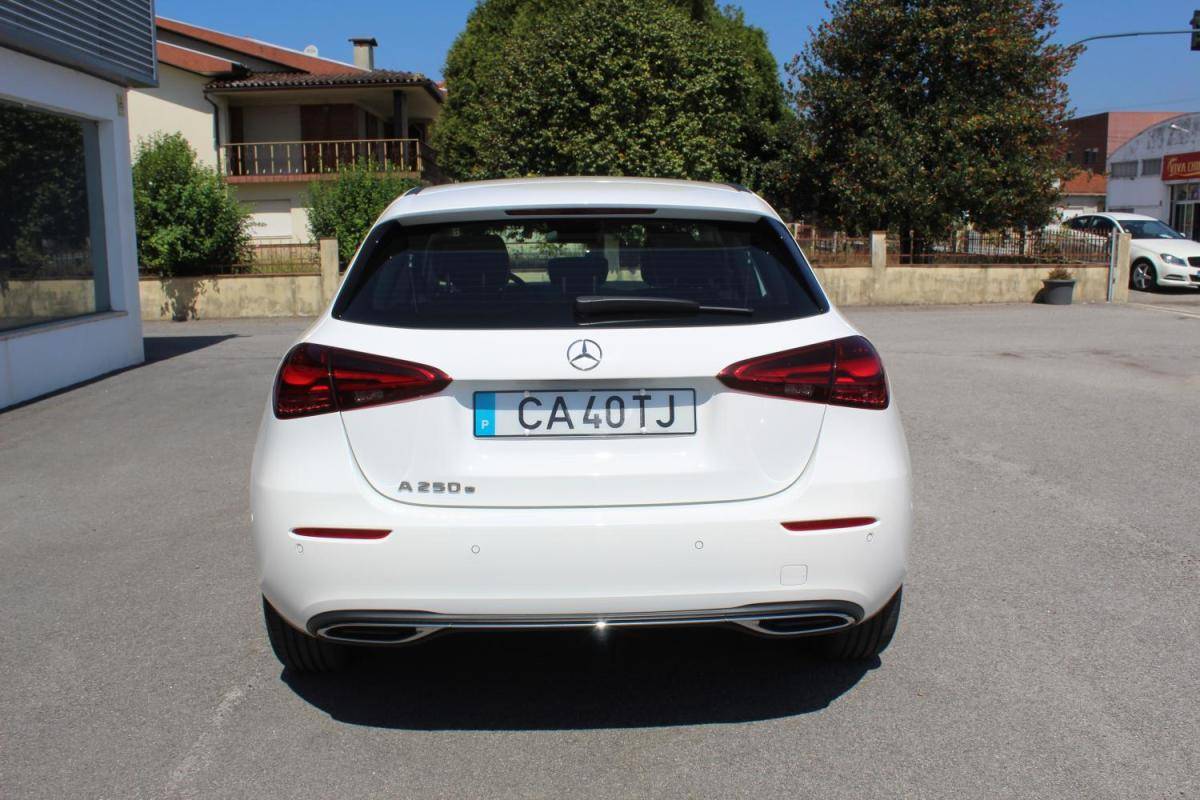 mercedes-benz-classe-a-2024-hibrido-a-gasolina-1332cc