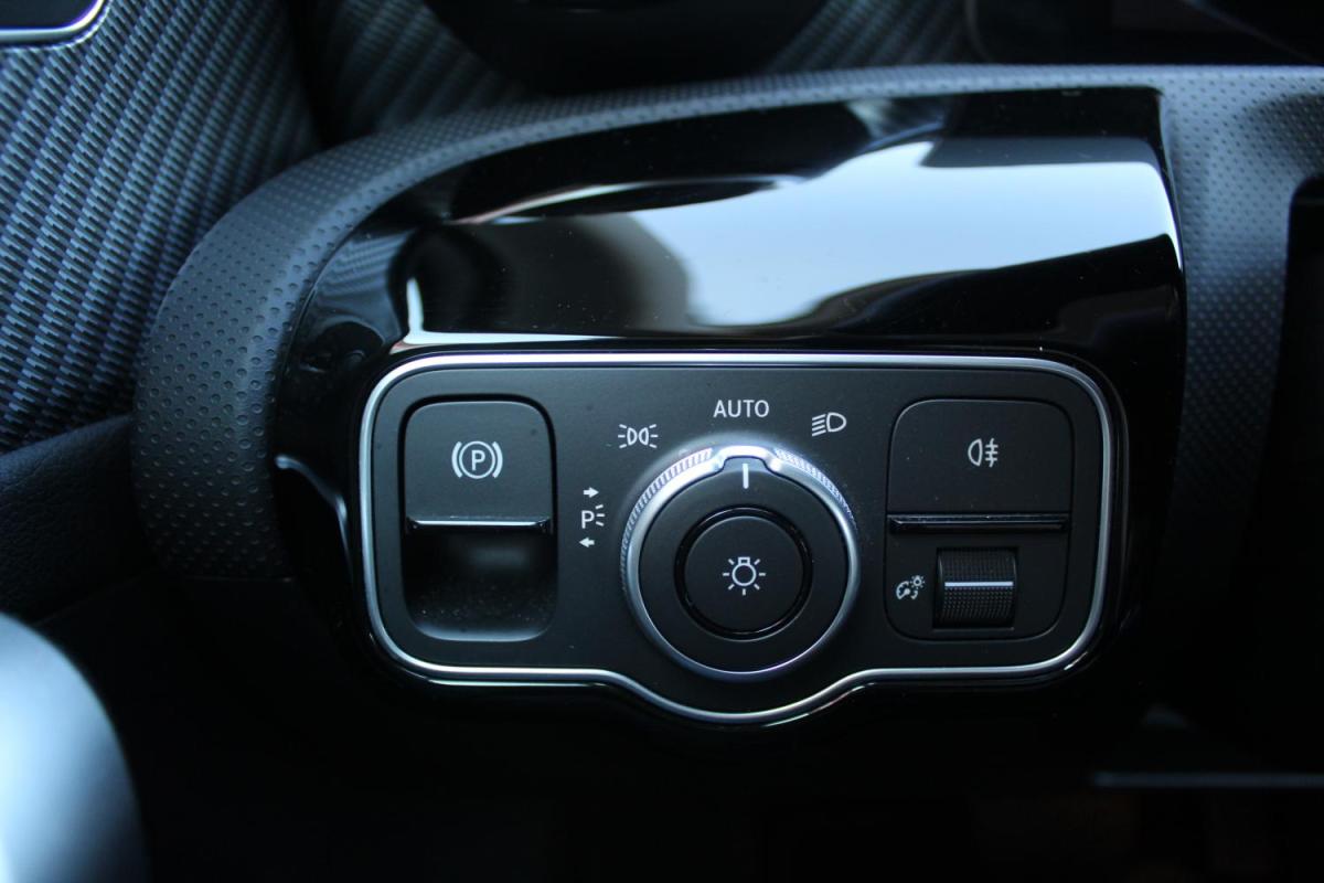 mercedes-benz-classe-a-2024-hibrido-a-gasolina-1332cc