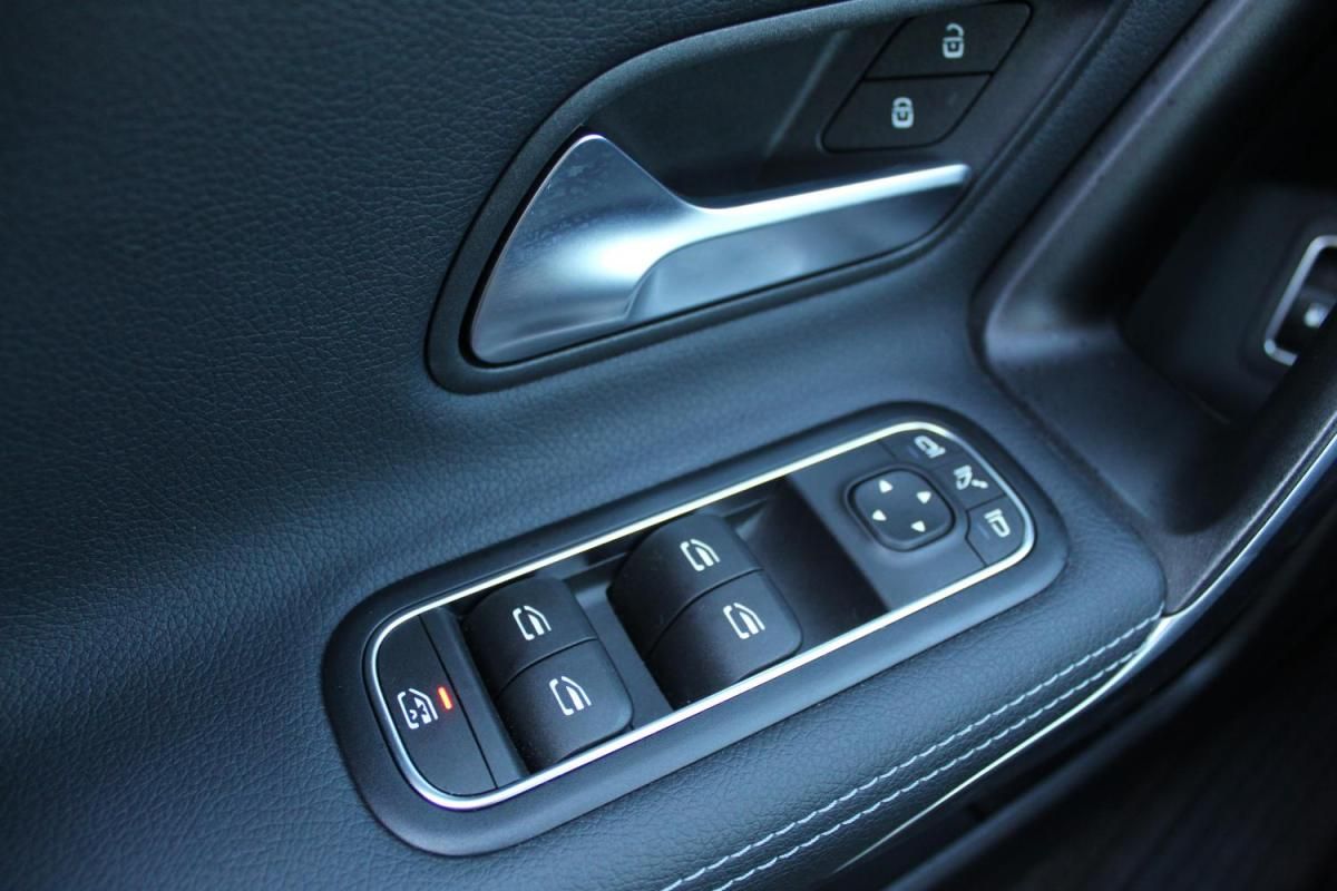 mercedes-benz-classe-a-2024-hibrido-a-gasolina-1332cc