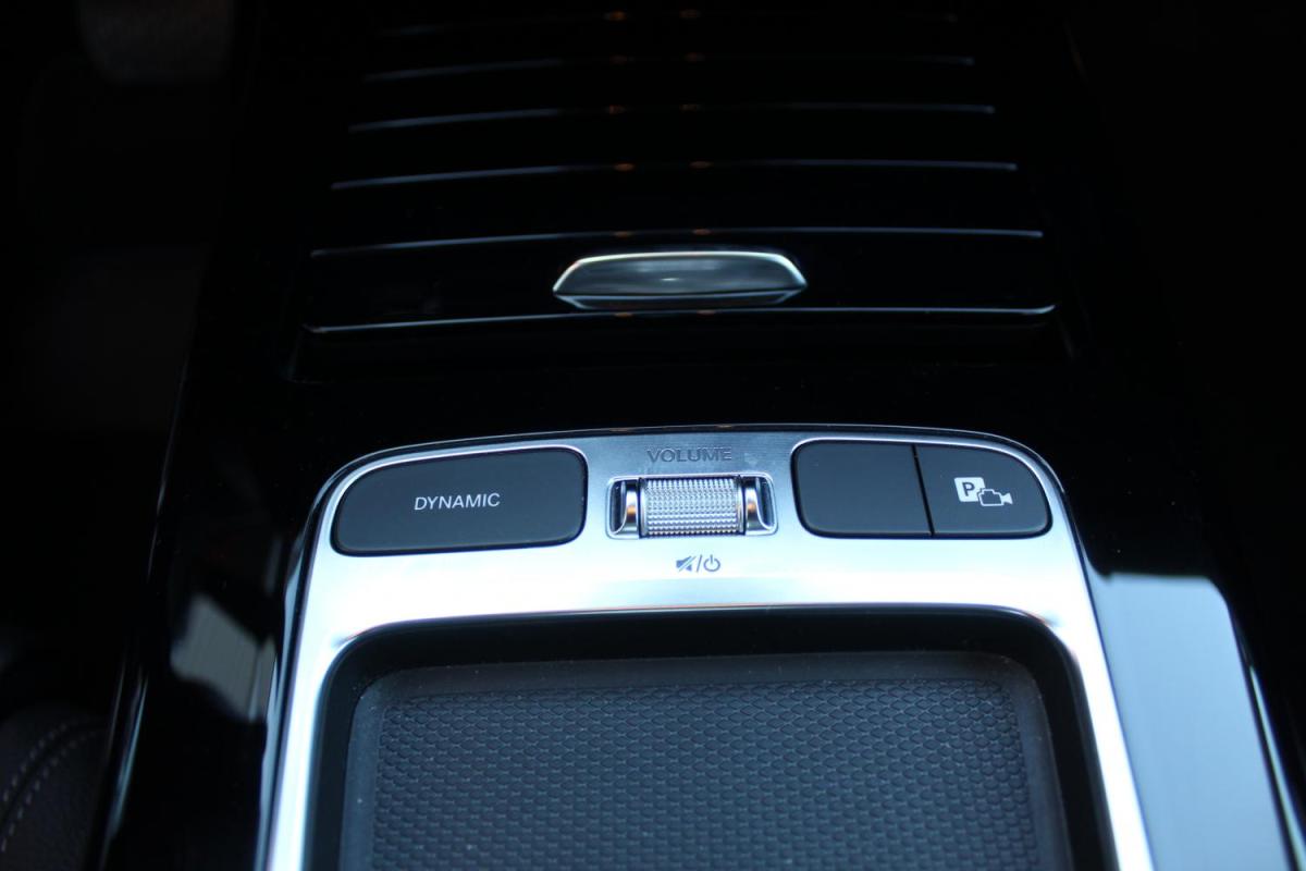 mercedes-benz-classe-a-2024-hibrido-a-gasolina-1332cc