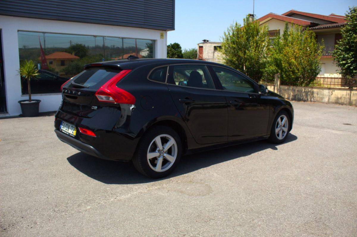 volvo-v40-2014-diesel-1560cc