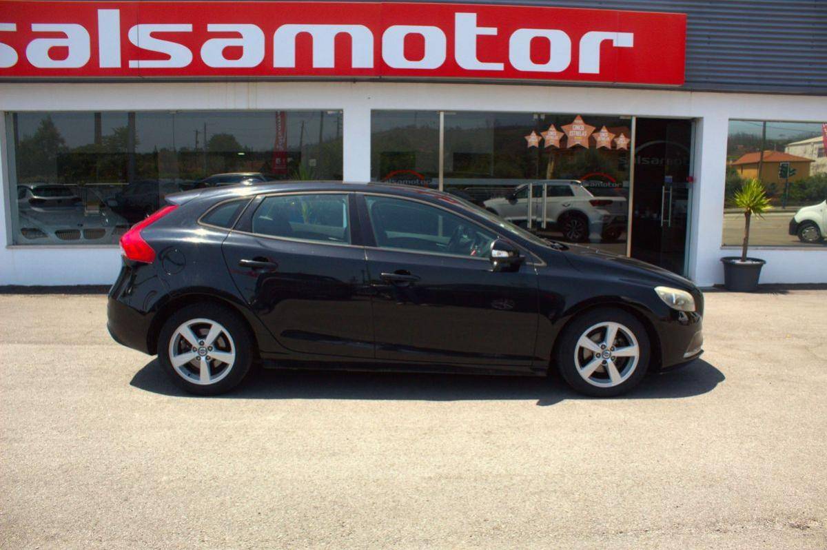 volvo-v40-2014-diesel-1560cc